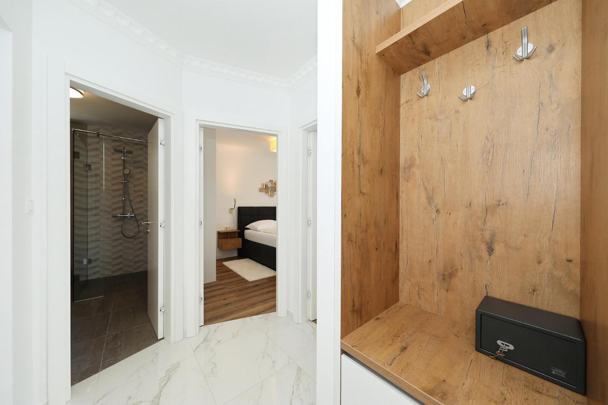 Villa Tin Apartments Трибань-Крушчица Экстерьер фото